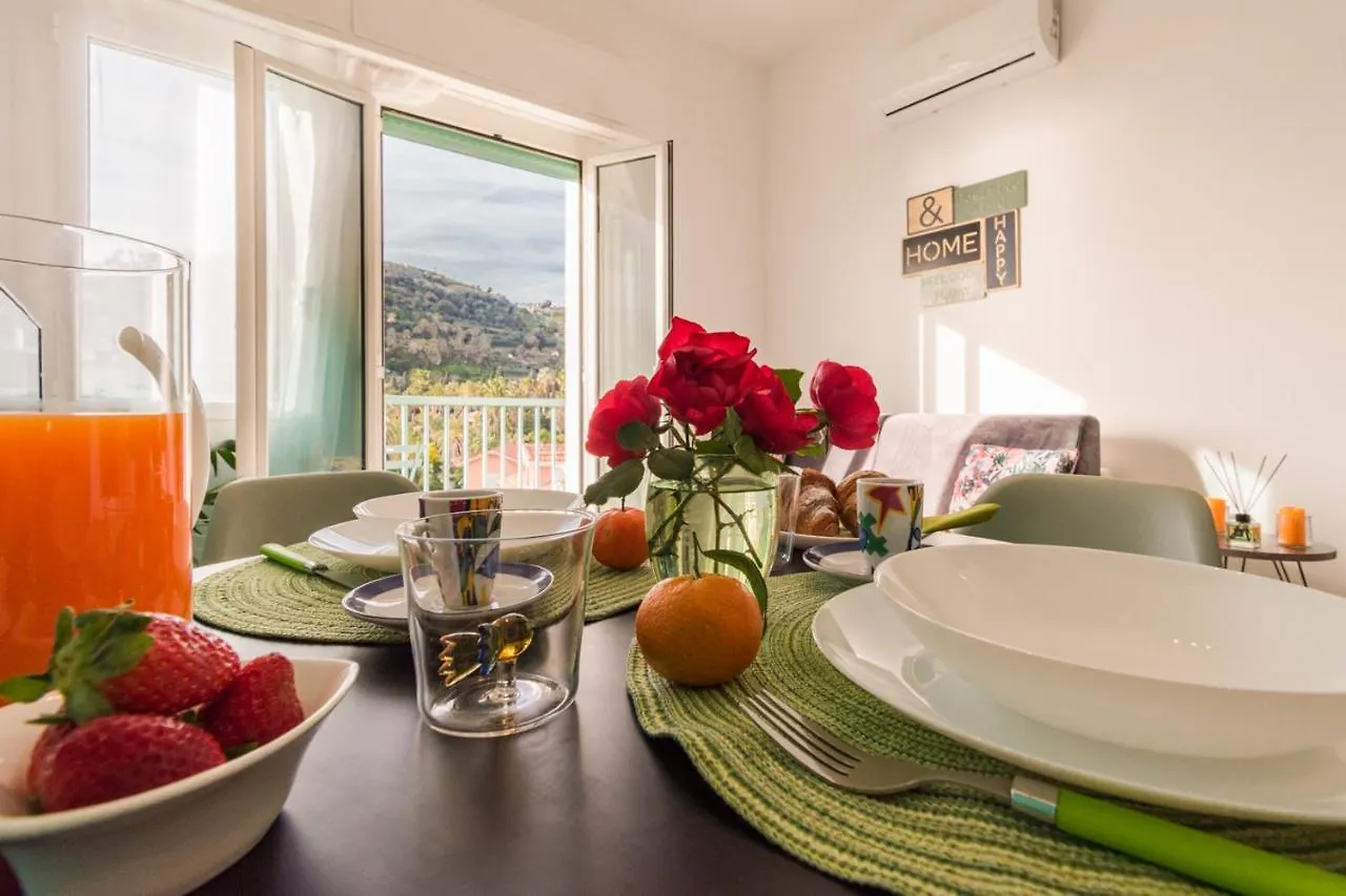 Apartment Casa Acqua Marina - 1 Min From The Sea, Wi-Fi & Air Conditioning, Sea View Balcony Bordighera Italy