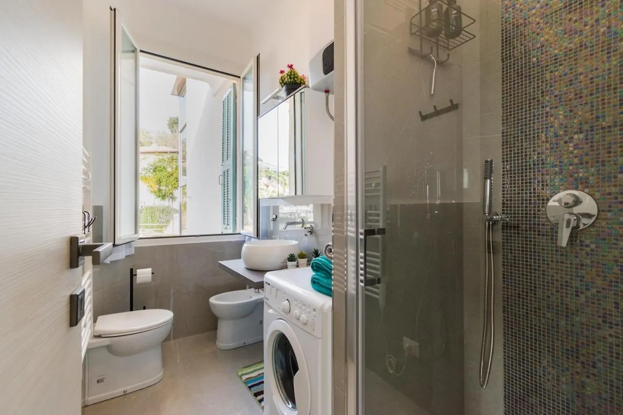 Casa Acqua Marina - 1 Min From The Sea, Wi-Fi & Air Conditioning, Sea View Balcony Bordighera Italy