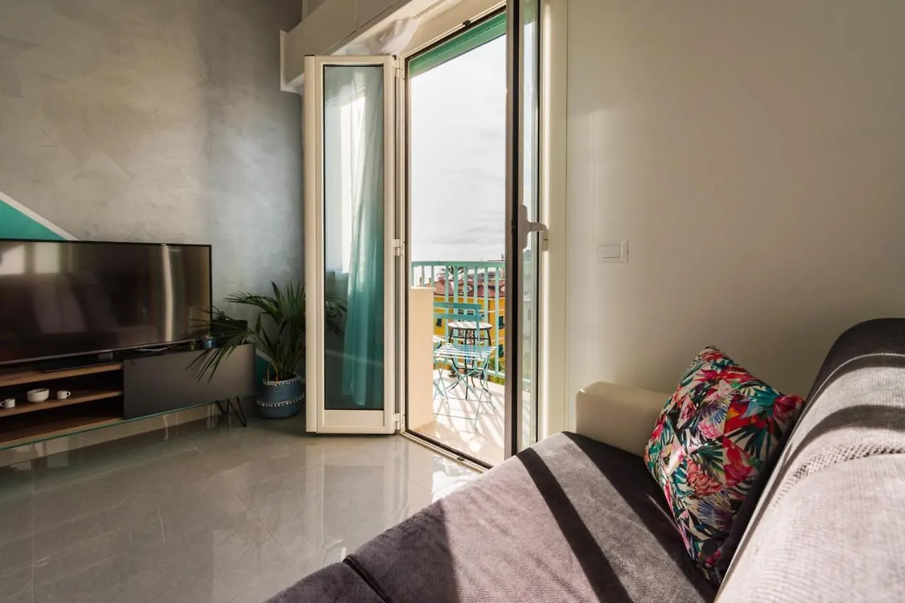 Casa Acqua Marina - 1 Min From The Sea, Wi-Fi & Air Conditioning, Sea View Balcony Bordighera 0*,  Italy