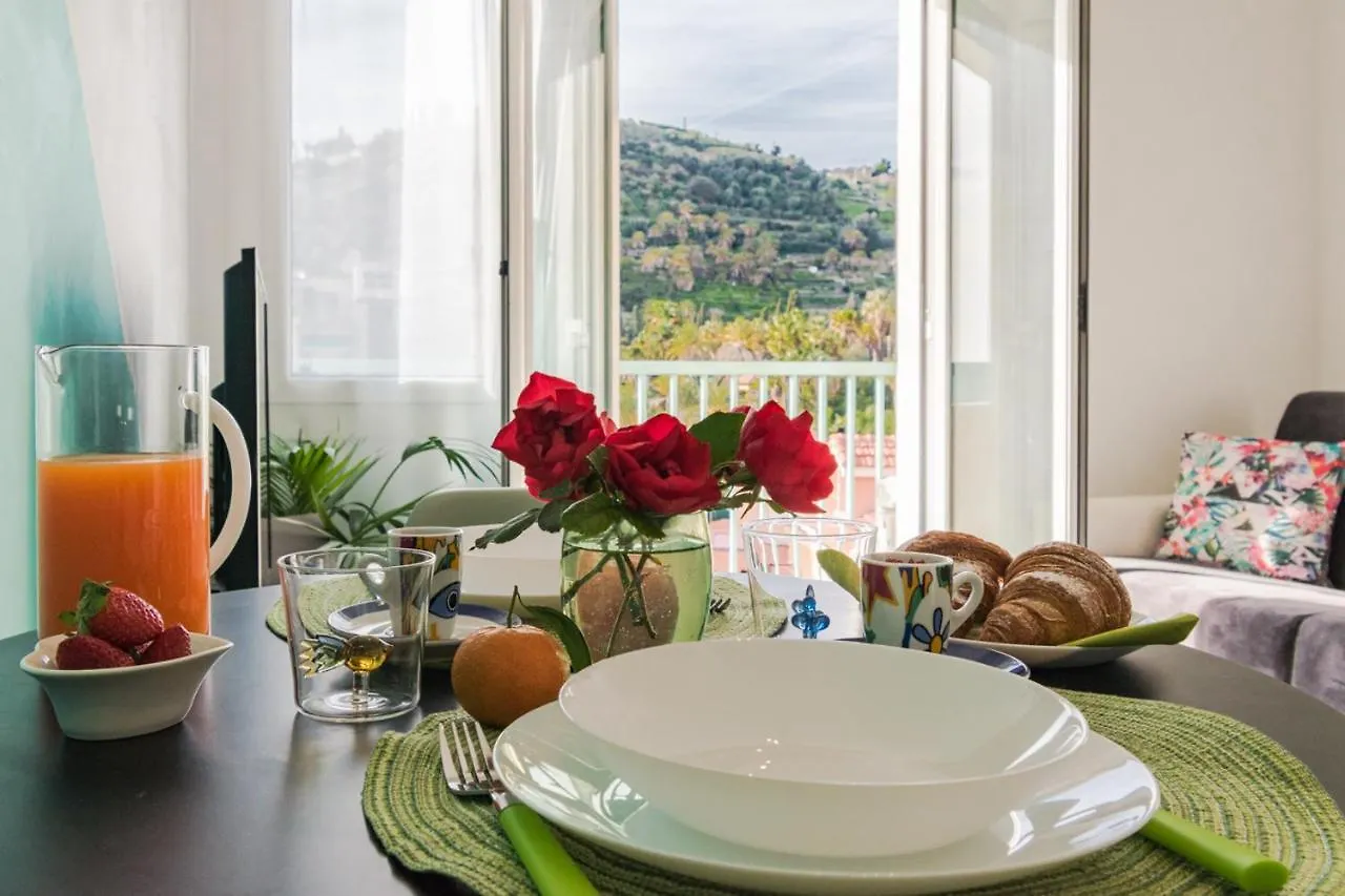 Apartment Casa Acqua Marina - 1 Min From The Sea, Wi-Fi & Air Conditioning, Sea View Balcony Bordighera