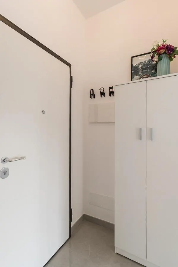 Casa Acqua Marina - 1 Min From The Sea, Wi-Fi & Air Conditioning, Sea View Balcony Bordighera Italy