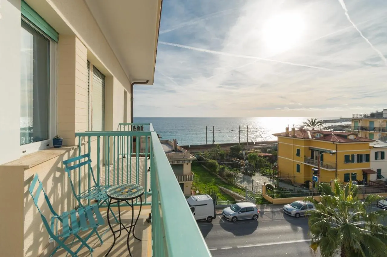 Casa Acqua Marina - 1 Min From The Sea, Wi-Fi & Air Conditioning, Sea View Balcony Bordighera Italy