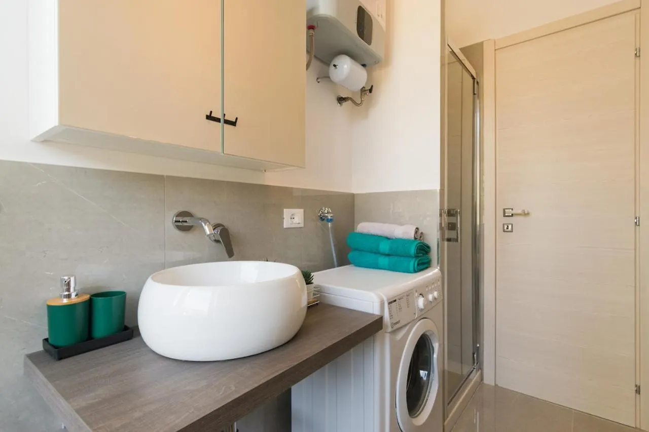 Apartment Casa Acqua Marina - 1 Min From The Sea, Wi-Fi & Air Conditioning, Sea View Balcony Bordighera
