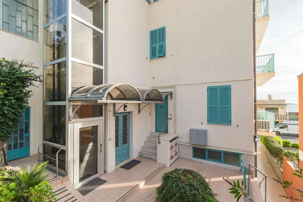 Casa Acqua Marina - 1 Min From The Sea, Wi-Fi & Air Conditioning, Sea View Balcony Bordighera 0*,  Italy