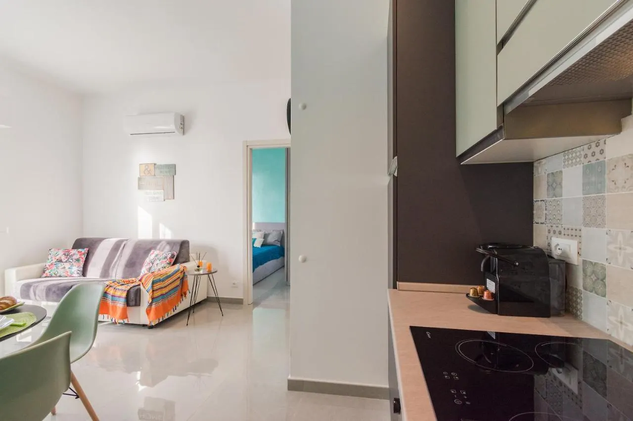 Apartment Casa Acqua Marina - 1 Min From The Sea, Wi-Fi & Air Conditioning, Sea View Balcony Bordighera Italy