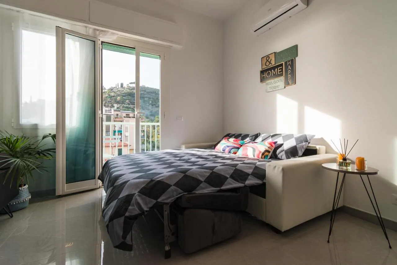 Apartment Casa Acqua Marina - 1 Min From The Sea, Wi-Fi & Air Conditioning, Sea View Balcony Bordighera