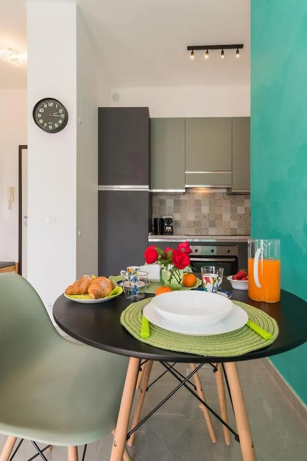 Casa Acqua Marina - 1 Min From The Sea, Wi-Fi & Air Conditioning, Sea View Balcony Bordighera