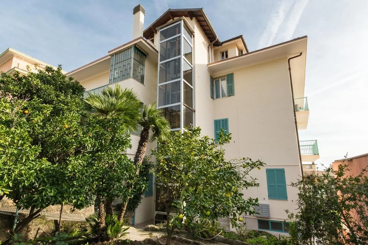 Casa Acqua Marina - 1 Min From The Sea, Wi-Fi & Air Conditioning, Sea View Balcony Bordighera
